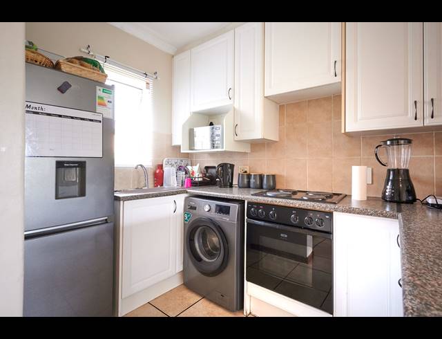 2 BEDROOM APARTMENT FOR SALE IN SUNNINGHILL
